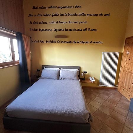 Chalet Chapeau Rar Castel Condino Exteriör bild