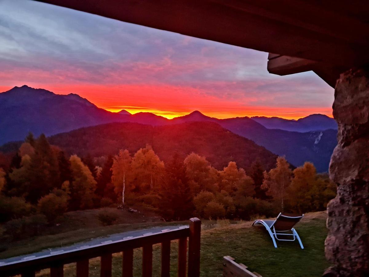 Chalet Chapeau Rar Castel Condino Exteriör bild