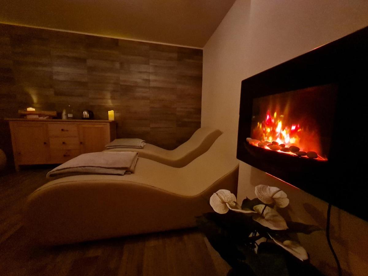 Chalet Chapeau Rar Castel Condino Exteriör bild