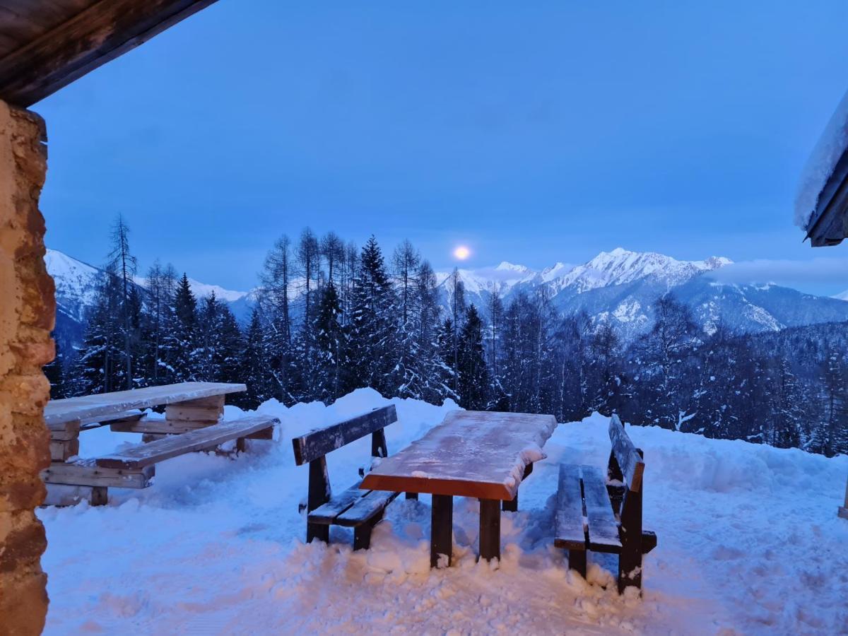 Chalet Chapeau Rar Castel Condino Exteriör bild