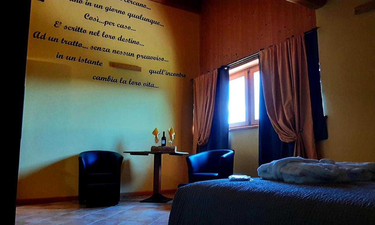 Chalet Chapeau Rar Castel Condino Exteriör bild