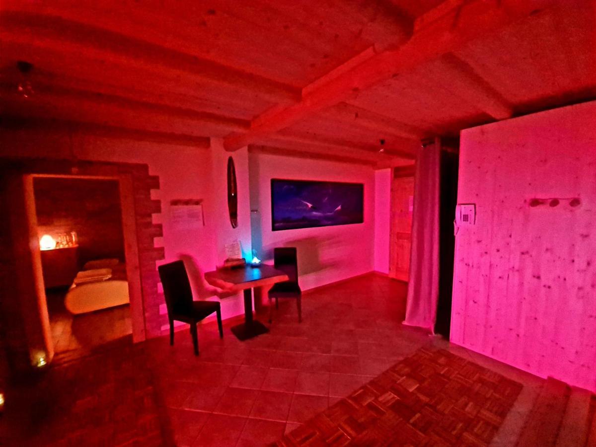 Chalet Chapeau Rar Castel Condino Exteriör bild